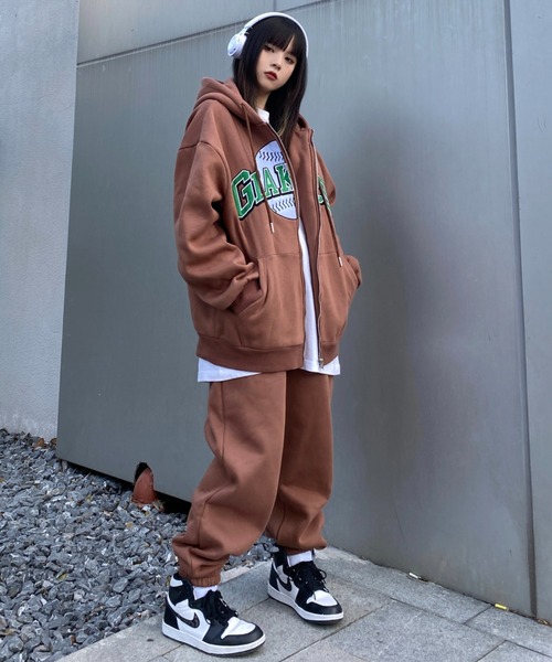 ARULE（アルール）の「A'GEM/9 × .kom『ARULE/アルール』アーチロゴ ベースボール グラフィック ジップアップパーカー（パーカー・レディース・ブラック/ブラウン/グリーン・L/M）」の11枚目の写真