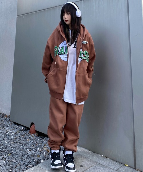 ARULE（アルール）の「A'GEM/9 × .kom『ARULE/アルール』アーチロゴ ベースボール グラフィック ジップアップパーカー（パーカー・レディース・ブラック/ブラウン/グリーン・L/M）」の12枚目の写真