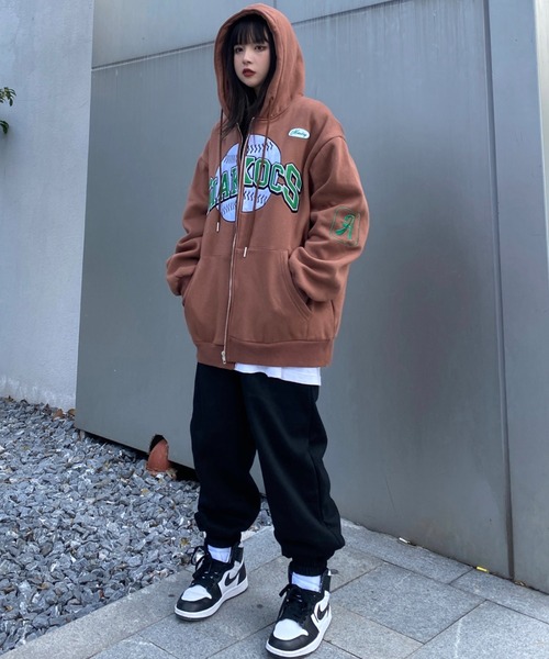 ARULE（アルール）の「A'GEM/9 × .kom『ARULE/アルール』アーチロゴ ベースボール グラフィック ジップアップパーカー（パーカー・レディース・ブラック/ブラウン/グリーン・L/M）」の13枚目の写真