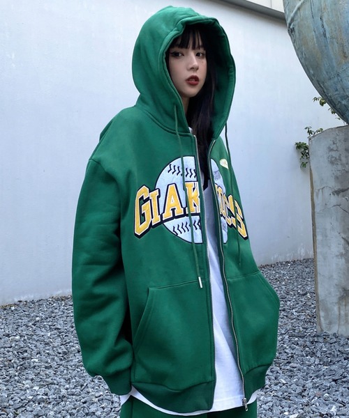 ARULE（アルール）の「A'GEM/9 × .kom『ARULE/アルール』アーチロゴ ベースボール グラフィック ジップアップパーカー（パーカー・レディース・ブラック/ブラウン/グリーン・L/M）」の19枚目の写真