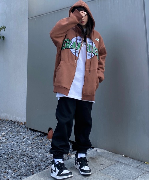 ARULE（アルール）の「A'GEM/9 × .kom『ARULE/アルール』アーチロゴ ベースボール グラフィック ジップアップパーカー（パーカー・レディース・ブラック/ブラウン/グリーン・L/M）」の10枚目の写真