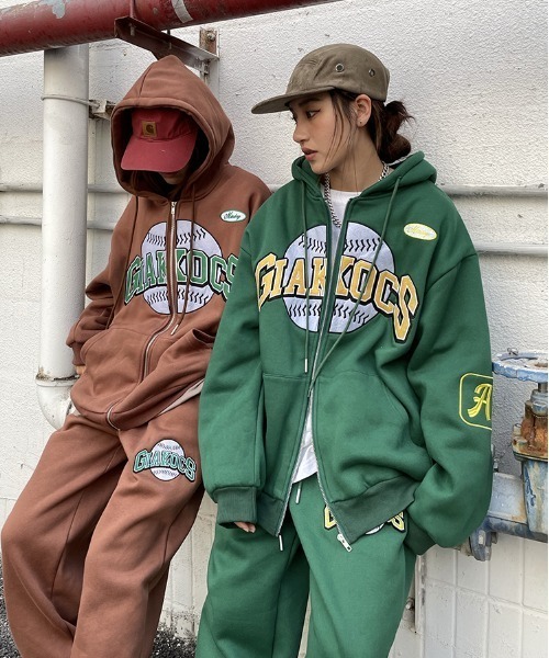 ARULE（アルール）の「A'GEM/9 × .kom『ARULE/アルール』アーチロゴ ベースボール グラフィック ジップアップパーカー（パーカー・レディース・ブラック/ブラウン/グリーン・L/M）」の14枚目の写真