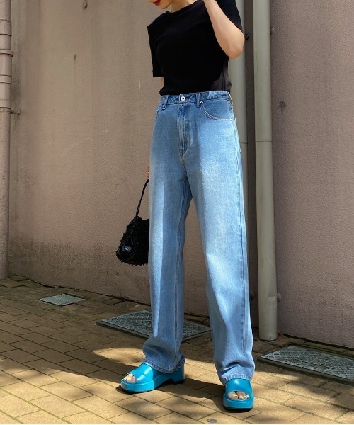 パンツ Ameri MEDI MODERATELY STRAIGHT DENIM Ameri（アメリ）の「MEDI MODERATELY STRAIGHT DENIM（デニム