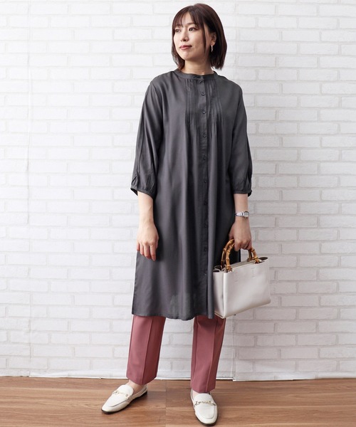BELLUNA PLUS(ベルーナ)の「レーヨン素材ピンタック使いワンピース(ワンピース・レディース・チャコール/イエロー/ブルー・MEDIUM/LARGE/X-LARGE)」の4枚目の写真
