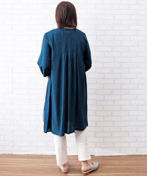 BELLUNA PLUS(ベルーナ)の「レーヨン素材ピンタック使いワンピース(ワンピース・レディース・チャコール/イエロー/ブルー・MEDIUM/LARGE/X-LARGE)」の7枚目の写真