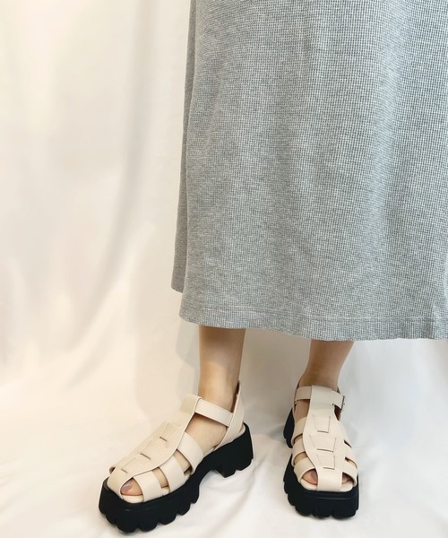 Sugar Sugar（シュガーシュガー）の「【SUGAR SUGAR シュガーシュガー】厚底グルカサンダル（サンダル・レディース・ブラック/シルバー/ベージュ/ダークブラウン・LL/S/M/L）」の3枚目の写真