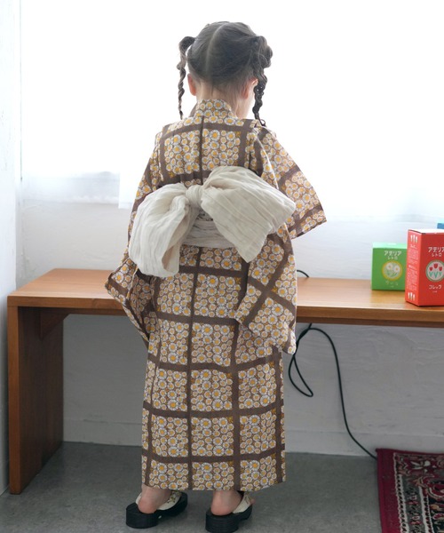utatane（ウタタネ）の「【アデリアレトロ×ニコアンティーク】キッズ浴衣3点セット　花ざかり ブラウン（浴衣・キッズ・ブラウン・110cm/100cm/120cm/130cm）」の5枚目の写真