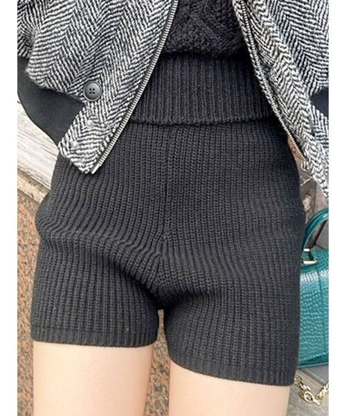 EVRIS（エヴリス）の「ニットショートパンツ【セットアップ着用可能】（その他パンツ・レディース・ブラック/ブルー/アイボリー/マスタード・FREE）」の3枚目の写真