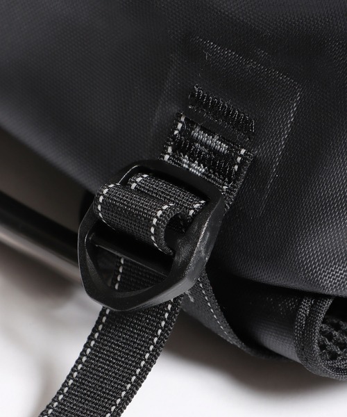 and wander（アンドワンダー）の「and wander/アンドワンダー waterproof daypack リュック（バックパック/リュック・メンズ・ブラック・FREE）」の9枚目の写真