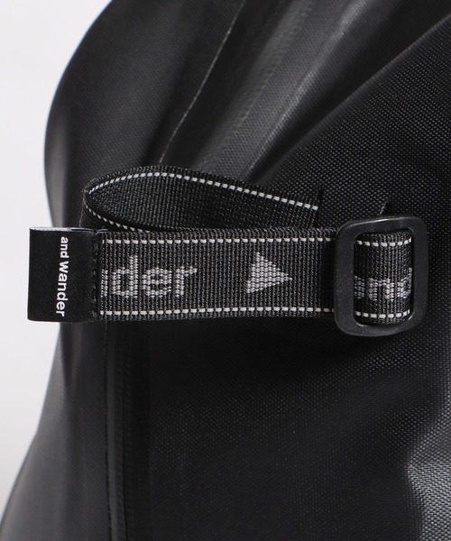 and wander（アンドワンダー）の「and wander/アンドワンダー waterproof daypack リュック（バックパック/リュック・メンズ・ブラック・FREE）」の7枚目の写真