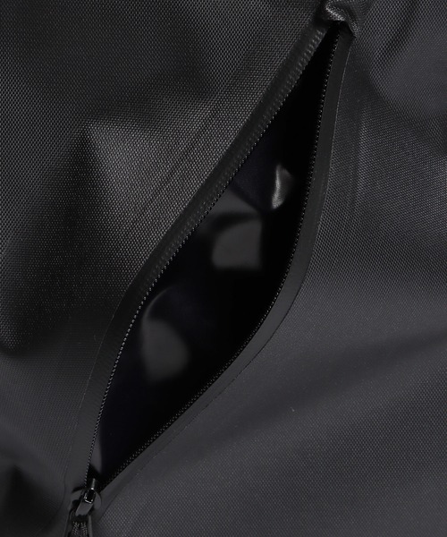 and wander（アンドワンダー）の「and wander/アンドワンダー waterproof daypack リュック（バックパック/リュック・メンズ・ブラック・FREE）」の13枚目の写真