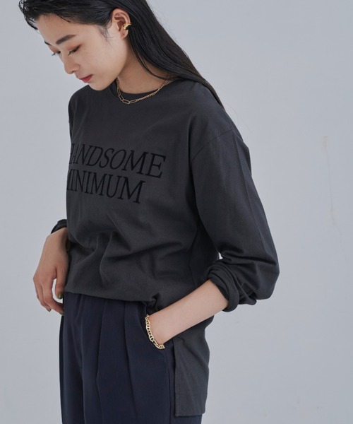 CLEARIMPRESSION （クリアインプレッション）の「HANDSOME MINIMUMロゴロングTシャツ（Tシャツ/カットソー・レディース・ホワイト/チャコールグレー・FREE）」の2枚目の写真