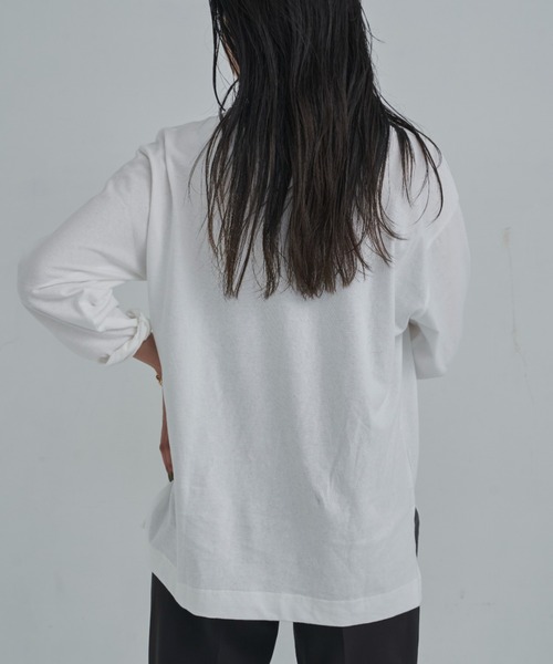 CLEARIMPRESSION （クリアインプレッション）の「HANDSOME MINIMUMロゴロングTシャツ（Tシャツ/カットソー・レディース・ホワイト/チャコールグレー・FREE）」の12枚目の写真