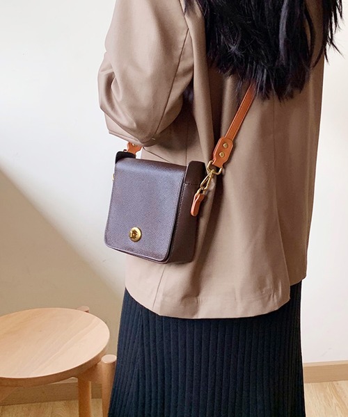 Dita Muaj.(ディータムアージュ)の「レトロショルダーバッグ(ショルダーバッグ・レディース・ブラウン・SMALL/LARGE)」の2枚目の写真