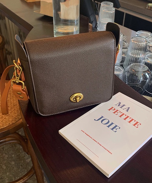 Dita Muaj.(ディータムアージュ)の「レトロショルダーバッグ(ショルダーバッグ・レディース・ブラウン・SMALL/LARGE)」の10枚目の写真