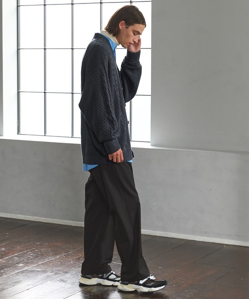 EMMA CLOTHES(エマクローズ)の「カラーケーブル編みニット ミドル丈バルーンビッグカーディガン EMMA CLOTHES(カーディガン/ボレロ・メンズ・モカ/グレー系/チャコールグレー/オリーブ・M/L)」の19枚目の写真