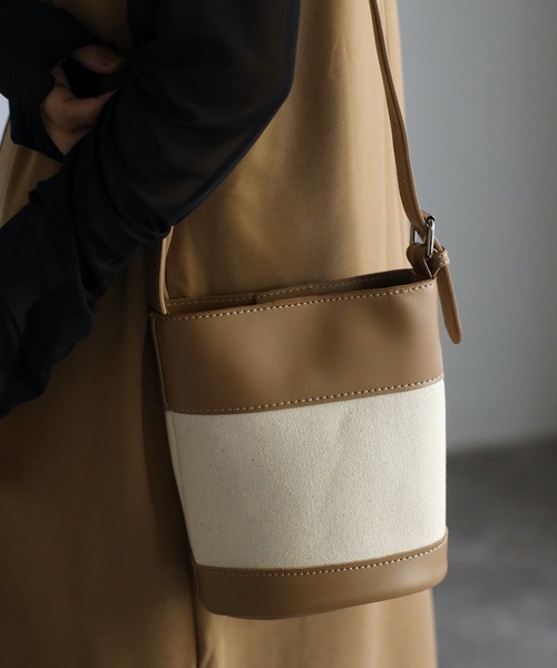 ap retro（アプレトロ）の「ショルダーバケツミニバッグ（ショルダーバッグ・レディース・ブラウン/ブラック/アイボリー/ベージュ・FREE）」の4枚目の写真