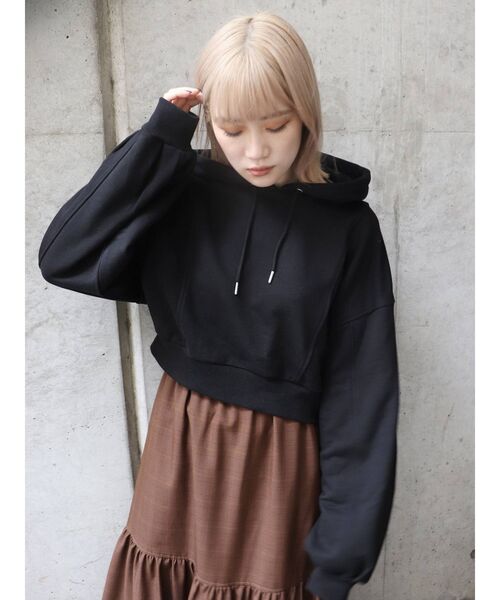 MURUA(ムルーア)の「クロップドボリュームフーディー(パーカー・レディース・ブラック/グリーン・FREE)」の6枚目の写真