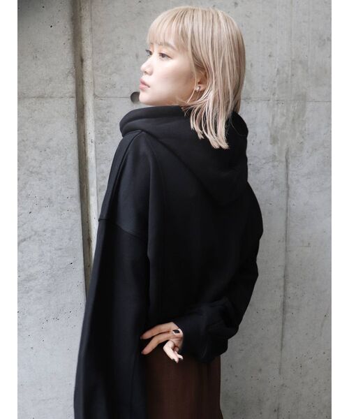 MURUA(ムルーア)の「クロップドボリュームフーディー(パーカー・レディース・ブラック/グリーン・FREE)」の15枚目の写真