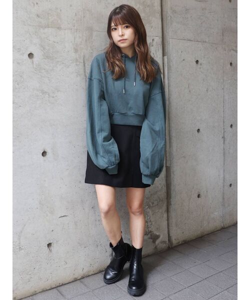 MURUA(ムルーア)の「クロップドボリュームフーディー(パーカー・レディース・ブラック/グリーン・FREE)」の13枚目の写真