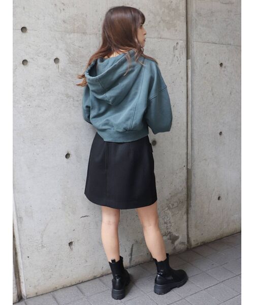 MURUA(ムルーア)の「クロップドボリュームフーディー(パーカー・レディース・ブラック/グリーン・FREE)」の9枚目の写真