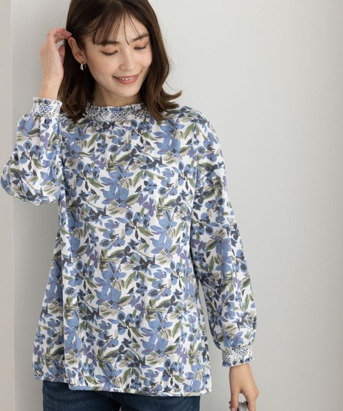 BELLUNA PLUS（ベルーナ）の「シャーリング使いプリントブラウス（シャツ/ブラウス・レディース・ブラック系/その他/ネイビー系/オフホワイト・LARGE/X-LARGE/MEDIUM）」の4枚目の写真