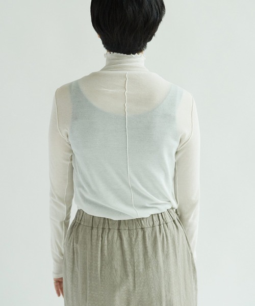 yuni（ユニ　）の「△60/-強撚ストレッチフライス　ハイネックプルオーバー（Tシャツ/カットソー・レディース・ホワイト/ブラック/ブルー/イエロー/グリーン/グレー/チャコールグレー/イエロー系その他/ブルー系その他/オレンジ・FREE）」の20枚目の写真