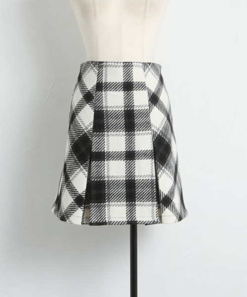 tocco closet（トッコ クローゼット）の「チェック柄タック入り台形