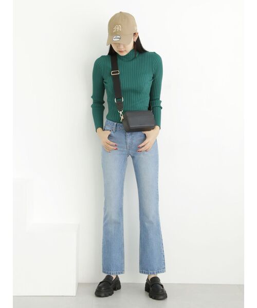 MURUA(ムルーア)の「ローライズストレートデニム(デニムパンツ・レディース・ブラック/ライトブルー・1/2)」の6枚目の写真