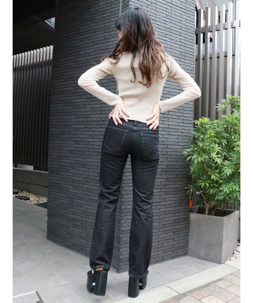 MURUA(ムルーア)の「ローライズストレートデニム(デニムパンツ・レディース・ブラック/ライトブルー・1/2)」の18枚目の写真