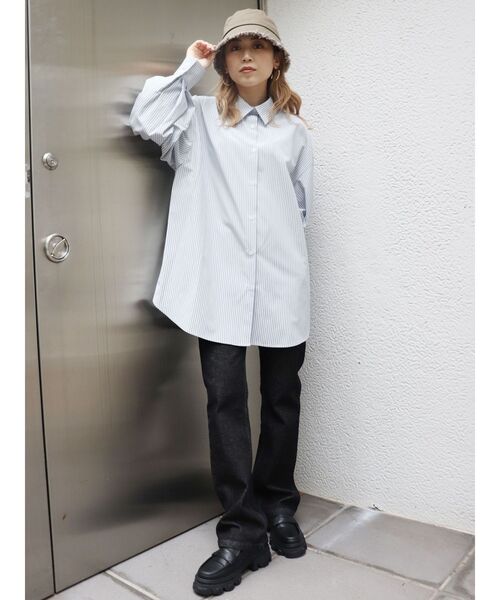 MURUA(ムルーア)の「ローライズストレートデニム(デニムパンツ・レディース・ブラック/ライトブルー・1/2)」の21枚目の写真