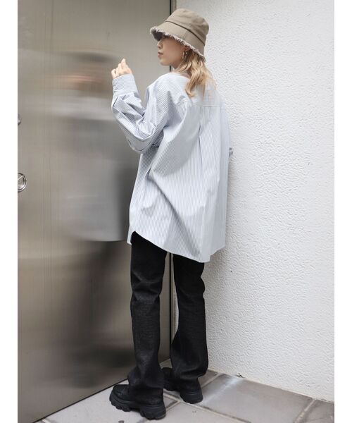 MURUA(ムルーア)の「ローライズストレートデニム(デニムパンツ・レディース・ブラック/ライトブルー・1/2)」の22枚目の写真