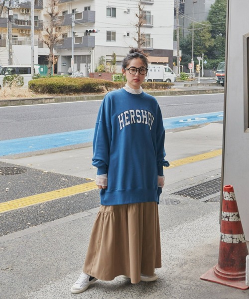 Auntie Rosa Holiday(アンティローザホリデー)の「裏毛オーバーサイズスウェット(スウェット・レディース・ブルー/ナチュラル/ライトグレー・FREE)」の4枚目の写真