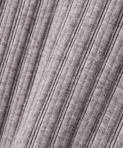 変形リブタートルネックニット