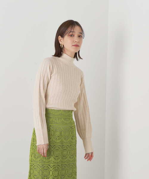 変形リブタートルネックニット