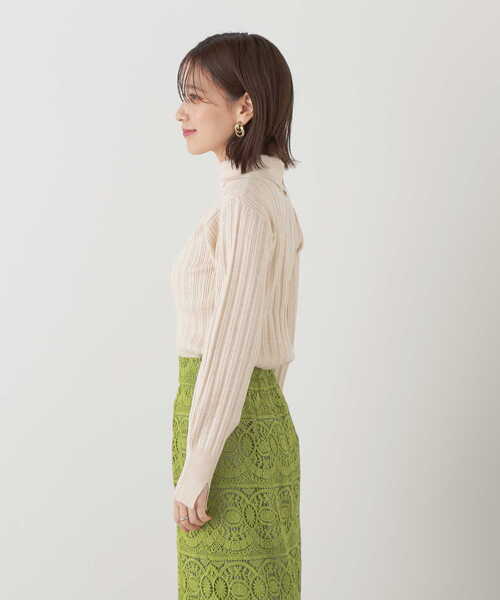 変形リブタートルネックニット