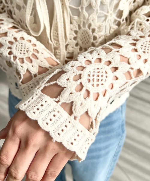 moment+（モーメントプラス）の「フロントリボンフラワークロシェカーディガン（カーディガン/ボレロ・レディース・ナチュラル/ブラック・M/L）」の6枚目の写真