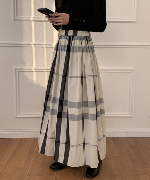 ECLIN（エクラン）の「大柄チェックボリュームフレアロングスカート（スカート・レディース・ブラック/ネイビー/レッド/グリーン/アイボリー・S/M）」の14枚目の写真