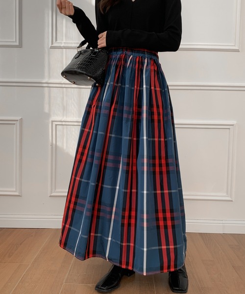 ECLIN（エクラン）の「大柄チェックボリュームフレアロングスカート（スカート・レディース・ブラック/ネイビー/レッド/グリーン/アイボリー・S/M）」の21枚目の写真