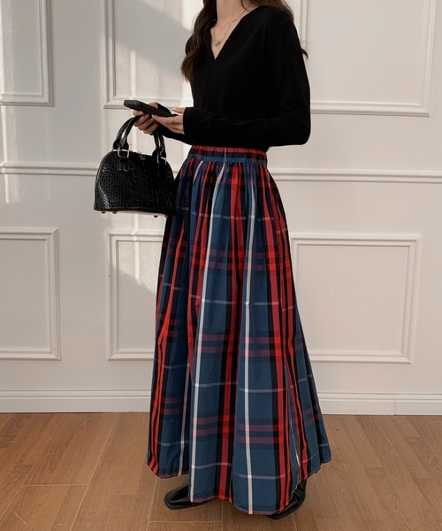 ECLIN（エクラン）の「大柄チェックボリュームフレアロングスカート（スカート・レディース・ブラック/ネイビー/レッド/グリーン/アイボリー・S/M）」の8枚目の写真