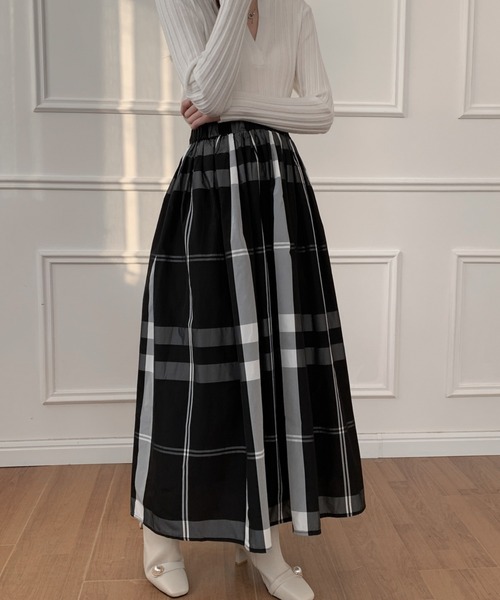 ECLIN（エクラン）の「大柄チェックボリュームフレアロングスカート（スカート・レディース・ブラック/ネイビー/レッド/グリーン/アイボリー・S/M）」の10枚目の写真