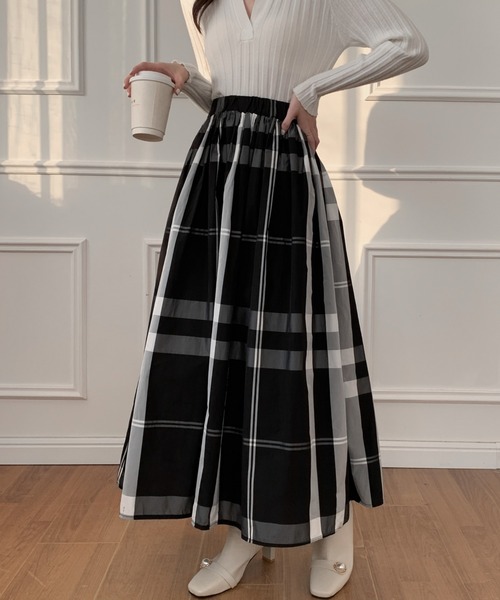 ECLIN（エクラン）の「大柄チェックボリュームフレアロングスカート（スカート・レディース・ブラック/ネイビー/レッド/グリーン/アイボリー・S/M）」の6枚目の写真