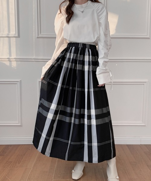 ECLIN（エクラン）の「大柄チェックボリュームフレアロングスカート（スカート・レディース・ブラック/ネイビー/レッド/グリーン/アイボリー・S/M）」の9枚目の写真