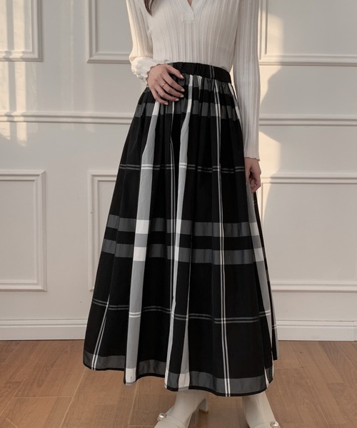 ECLIN（エクラン）の「大柄チェックボリュームフレアロングスカート（スカート・レディース・ブラック/ネイビー/レッド/グリーン/アイボリー・S/M）」の11枚目の写真