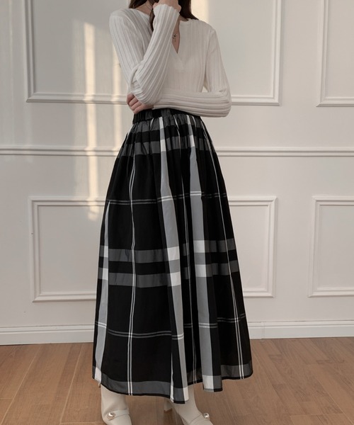ECLIN（エクラン）の「大柄チェックボリュームフレアロングスカート（スカート・レディース・ブラック/ネイビー/レッド/グリーン/アイボリー・S/M）」の20枚目の写真