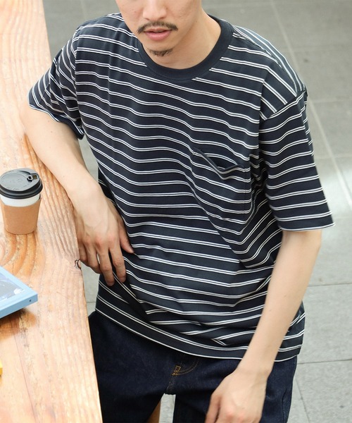 BEAMS PLUS(ビームスプラス)の「BEAMS PLUS / マルチカラー ホリゾンタルストライプ ポケットTシャツ(Tシャツ/カットソー・メンズ・チャコールグレー/オフホワイト/ブルー/ブラウン/グリーン/ネイビー・XL/S/L/M)」の3枚目の写真