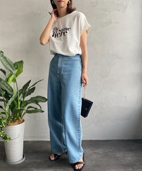 JEANS FACTORY （ジーンズファクトリー）の「[MAISON DE L'ALLURE/メゾンドゥラリュール] ラバーロゴプリントTシャツ（Tシャツ/カットソー・レディース・グレイッシュベージュ/ブラック/オフホワイト/グリーン・F）」の5枚目の写真