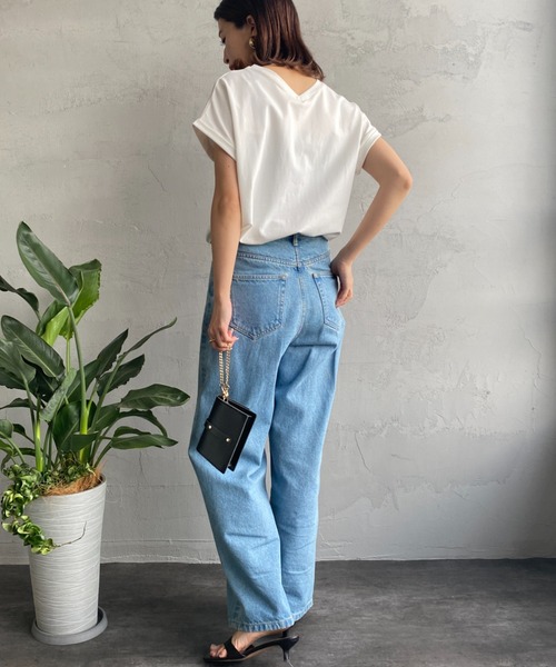 JEANS FACTORY （ジーンズファクトリー）の「[MAISON DE L'ALLURE/メゾンドゥラリュール] ラバーロゴプリントTシャツ（Tシャツ/カットソー・レディース・グレイッシュベージュ/ブラック/オフホワイト/グリーン・F）」の10枚目の写真