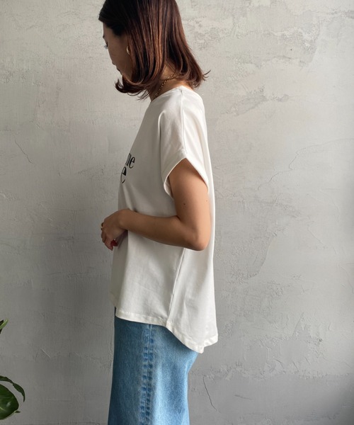 JEANS FACTORY （ジーンズファクトリー）の「[MAISON DE L'ALLURE/メゾンドゥラリュール] ラバーロゴプリントTシャツ（Tシャツ/カットソー・レディース・グレイッシュベージュ/ブラック/オフホワイト/グリーン・F）」の12枚目の写真