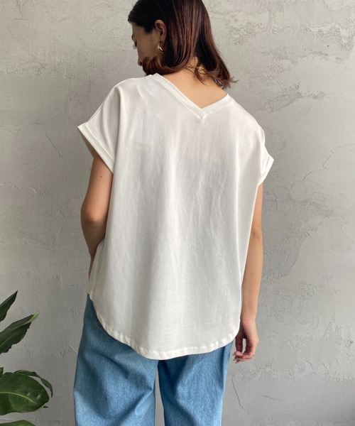 JEANS FACTORY （ジーンズファクトリー）の「[MAISON DE L'ALLURE/メゾンドゥラリュール] ラバーロゴプリントTシャツ（Tシャツ/カットソー・レディース・グレイッシュベージュ/ブラック/オフホワイト/グリーン・F）」の13枚目の写真